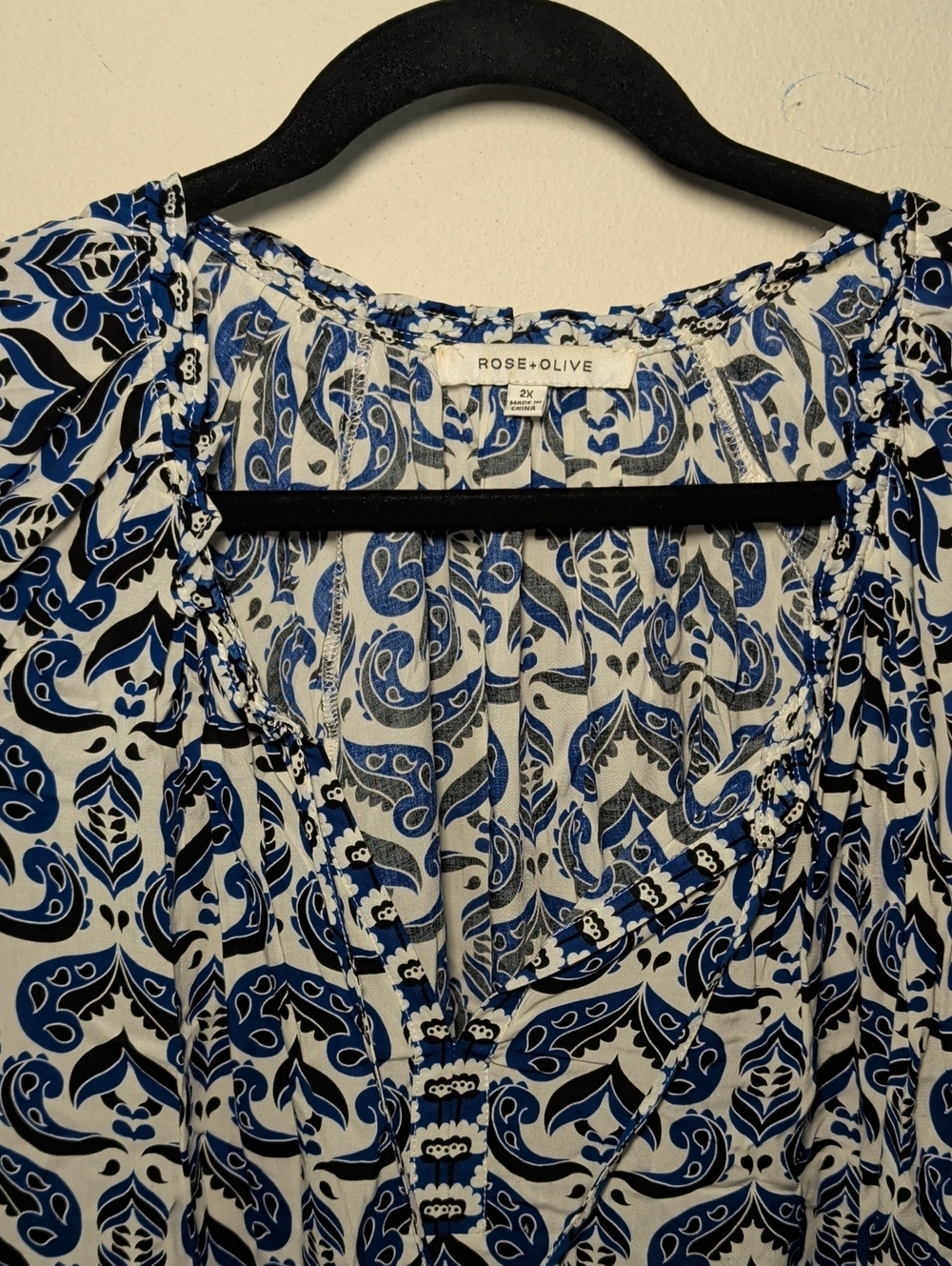 Rose & Olive Blue + White Paisley Print Blouse with Ruffle Sleeves Women Size 2X - Picture 3 of 6